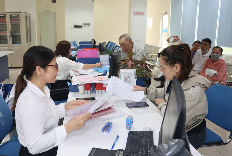 Theo lãnh đạo các địa phương, mô hình cải cách hành chính hiệu quả cần dựa trên ba trụ cột: minh bạch, số hóa, giám sát xã hội. (Ảnh: HIỀN CỪ) Theo lãnh đạo các địa phương, mô hình cải cách hành chính hiệu quả cần dựa trên ba trụ cột: minh bạch, số hóa, giám sát xã hội. (Ảnh: HIỀN CỪ)