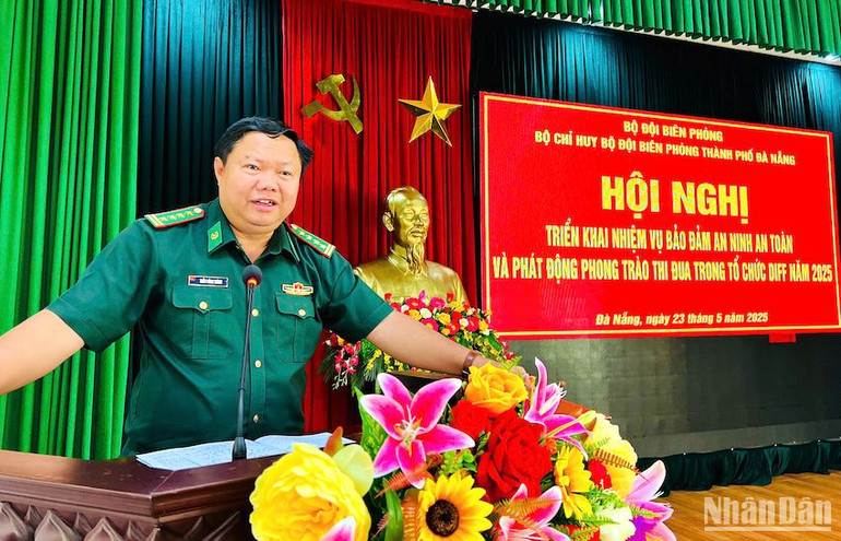 Đại tá Trần Công Thành phát biểu chỉ đạo tại hội nghị. (Ảnh: ĐÌNH TĂNG)