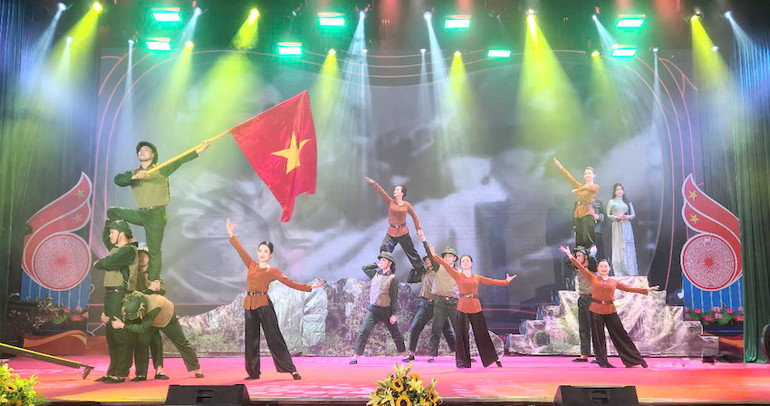 Các tiết mục văn nghệ tại hội thi. (ảnh: ĐÌNH TĂNG)