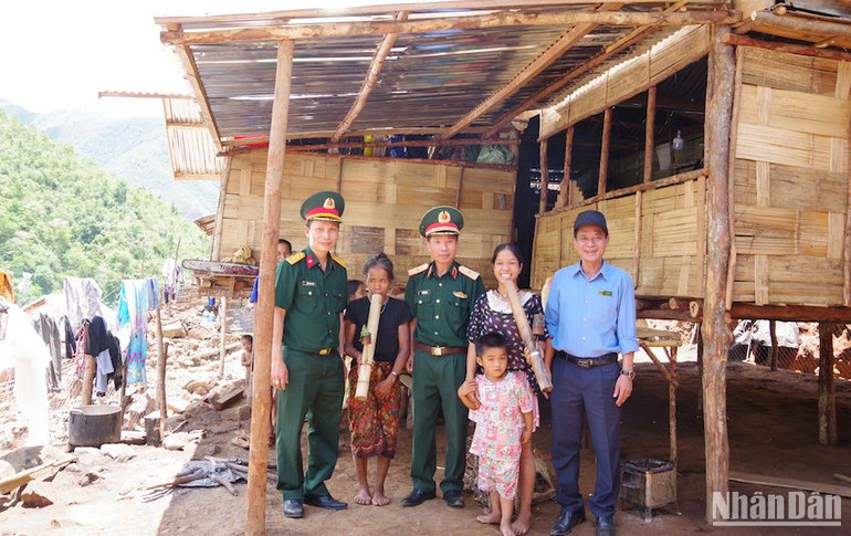 Bộ Tư lệnh Quân khu 5 đã kịp thời chia sẻ với bà con bản Tà Lụi. Bộ Tư lệnh Quân khu 5 đã kịp thời chia sẻ với bà con bản Tà Lụi.