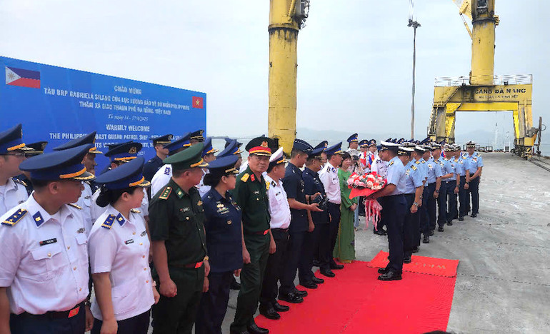 Lễ đón chính thức sĩ quan chỉ huy và thủy thủ đoàn tàu BRP GABRIELA SILANG tại cảng Tiên Sa (Đà Nẵng).