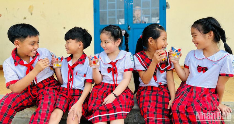 Lifestart Foundation cam kết sẽ tài trợ thêm 10 hệ thống lọc nước cho các trường học thuộc các huyện miền núi còn khó khăn của tỉnh Quảng Nam trong thời gian tới.