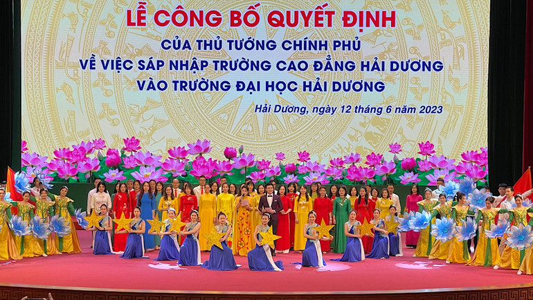 Công bố Quyết định sáp nhập trường Cao đẳng Hải Dương vào trường Đại học Hải Dương.