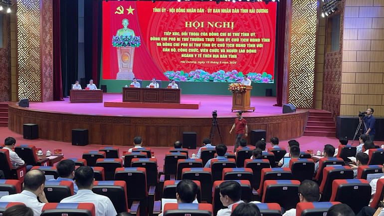 Hội nghị tiếp xúc, đối thoại của các đồng chí Thường trực Tỉnh ủy Hải Dương với cán bộ, công chức, viên chức và người lao động ngành y tế.