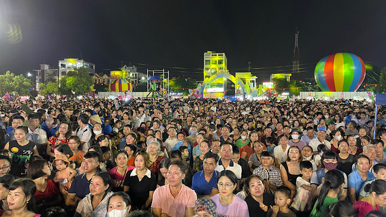 Đông đảo nhân dân và du khách tham dự Festival Chí Linh - Hải Dương 2023.