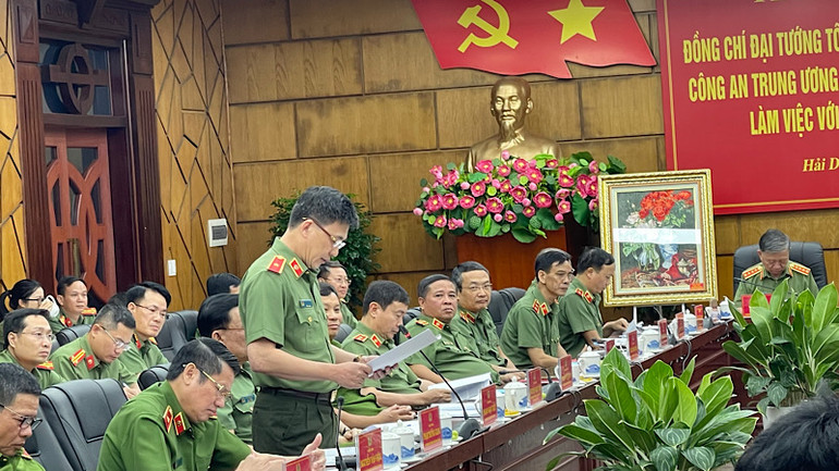 Cán bộ Bộ Công an nêu ý kiến tại buổi làm việc.