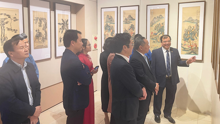 Gần 100 bức tranh Tứ Bình do Bảo tàng Mỹ thuật Việt Nam lưu giữ được trưng bày tại Hải Dương.