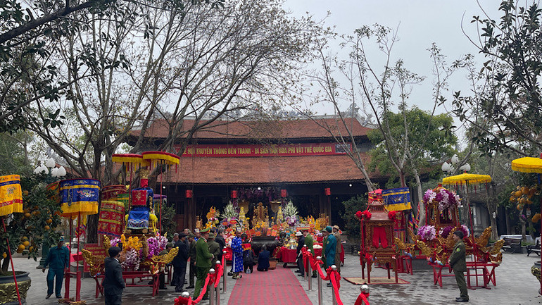 Đền Tranh nơi thờ vị thần sông nước nổi tiếng linh thiêng.