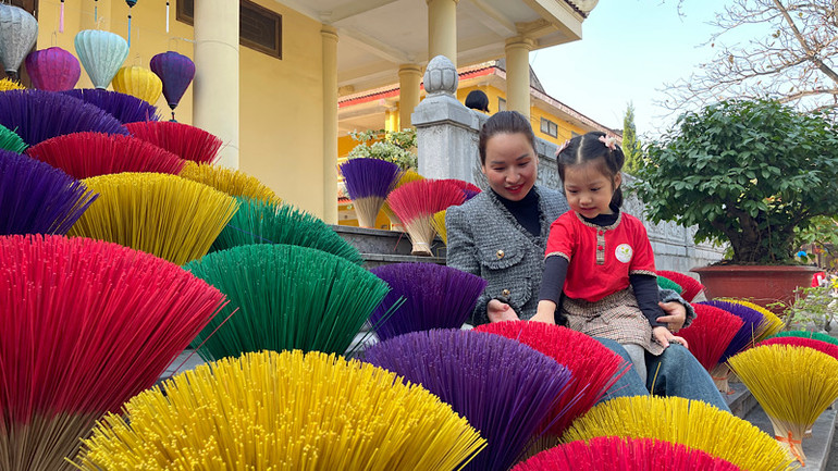 Trải nghiệm khu vực làng nghề làm hương.