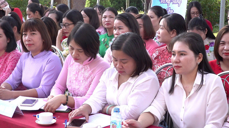 Cán bộ quản lý các trường mầm non tham dự Ngày hội "chung tay xây dựng văn hóa giao thông cho nụ cười trẻ thơ".