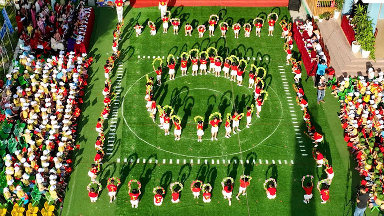 Màn đồng diễn của các cháu trường mầm non Thanh Bình.