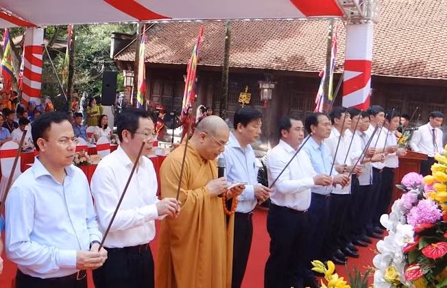 Lãnh đạo tỉnh Hải Dương dâng hương tưởng niệm 581 năm ngày mất của Anh hùng dân tộc, Danh nhân văn hóa thế giới Nguyễn Trãi.