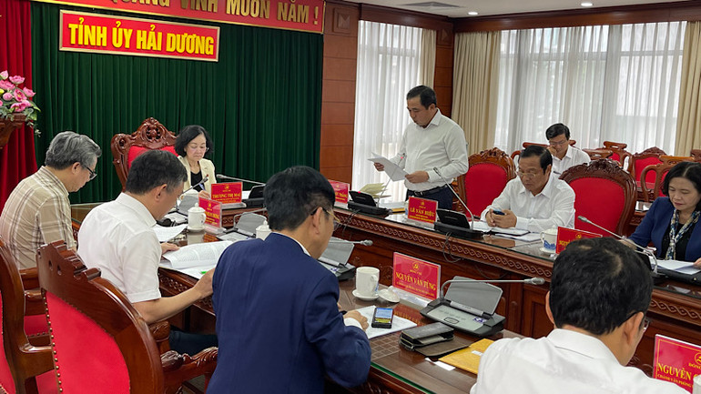 Bí thư Tỉnh ủy Hải Dương Trần Đức Thắng báo cáo tình hình thực hiện Nghị quyết Đại hội Đảng bộ tỉnh nhiệm kỳ 2020-2025 với Đoàn công tác Trung ương.