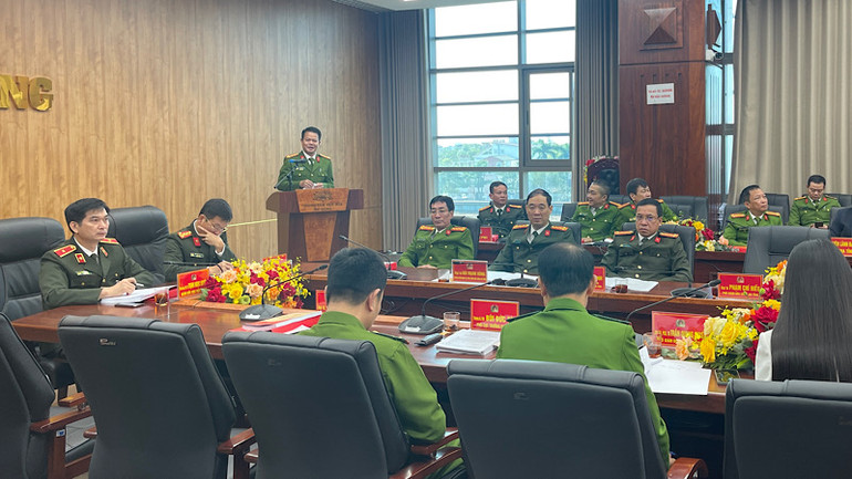 Lãnh đạo các đơn vị thuộc lực lượng công an nhân dân dự hội thảo.