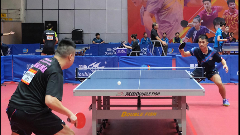 Các vận động viên thi đấu nội dung đồng đội nam.