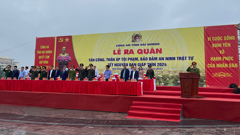 Đại diện lãnh đạo tỉnh và các ngành, đoàn thể tỉnh Hải Dương tại Lễ ra quân trấn áp tội phạm.