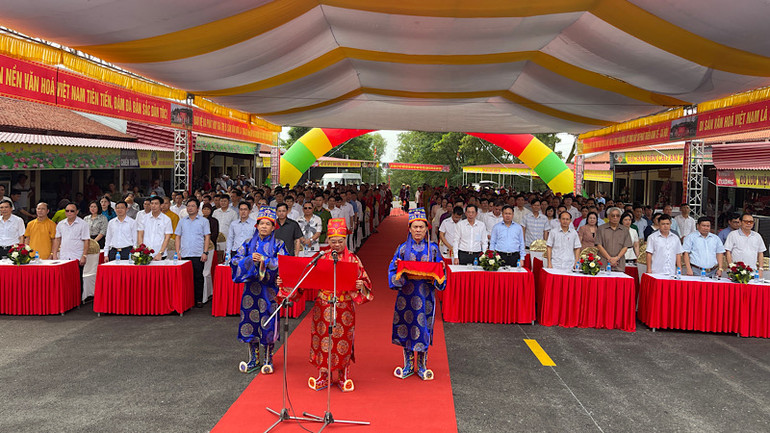 Cung tuyên văn tế tưởng nhớ An Sinh Vương Trần Liễu.