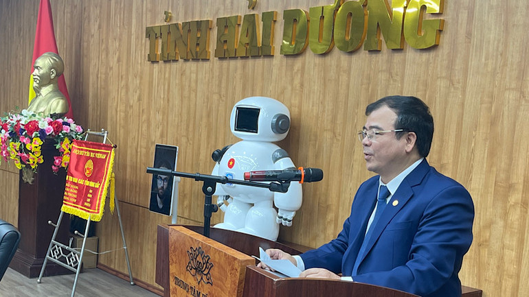 Phó Chủ tịch Ủy ban nhân dân tỉnh Hải Dương Nguyễn Minh Hùng phát biểu tại hội nghị.