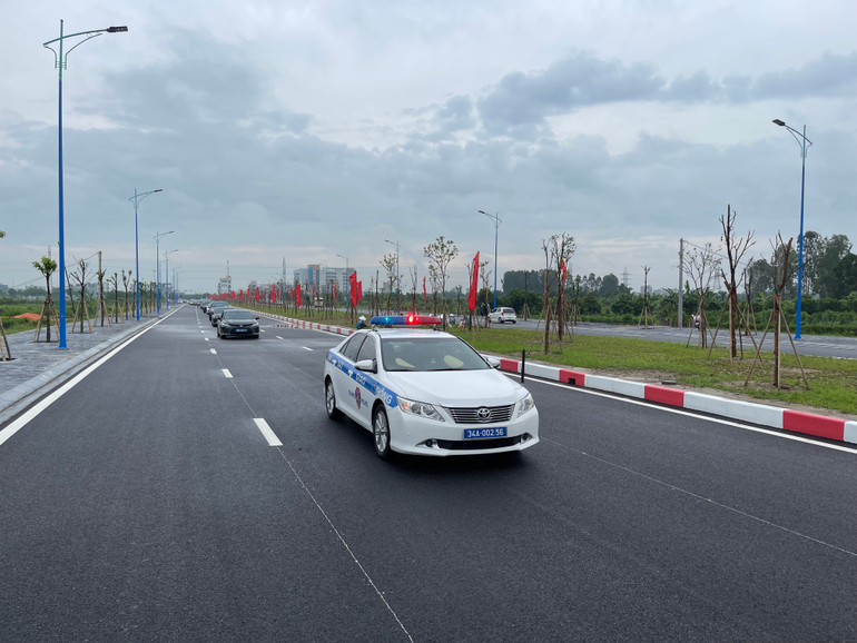 Thông xe đại lộ Võ Văn Kiệt.