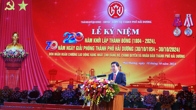 Chủ tịch Ủy ban nhân dân thành phố Hải Dương Nguyễn Văn Kiên phát biểu tại Lễ kỷ niệm 220 năm khởi lập Thành Đông.