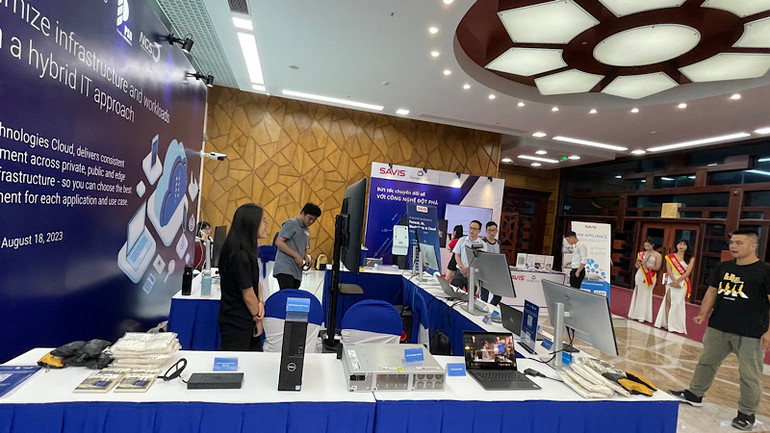 Một số sản phẩm công nghệ số, kỹ thuật số được giới thiệu tại hội nghị.