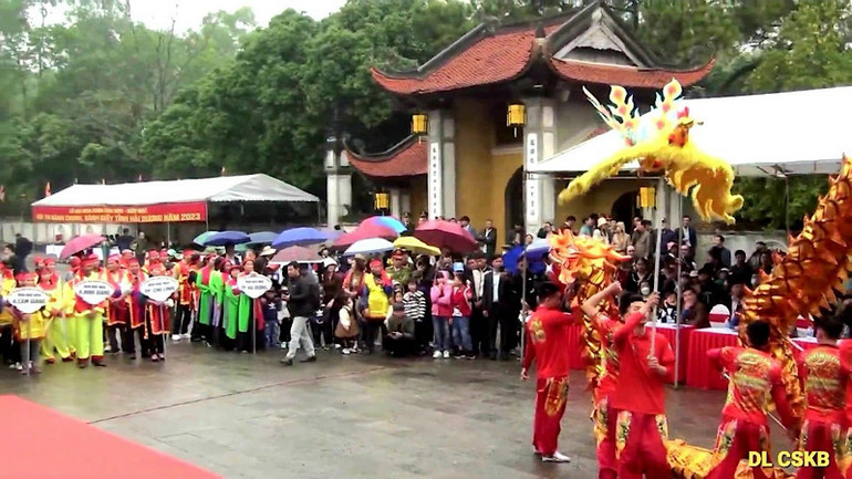 Khu vực cổng chùa Côn Sơn trước ngày khai hội.