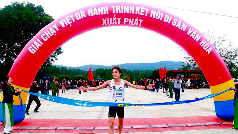 Vận động viên Lương Đức Phước (đội tuyển Việt Nam) về đích đầu tiên ở cự ly 5km.