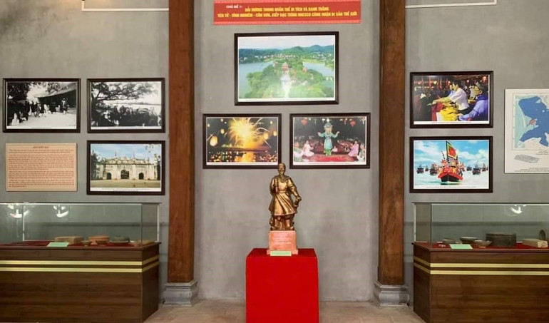 Một số di sản văn hóa thời Trần được trưng bày tại khu vực đền Kiếp Bạc. Một số di sản văn hóa thời Trần được trưng bày tại khu vực đền Kiếp Bạc.