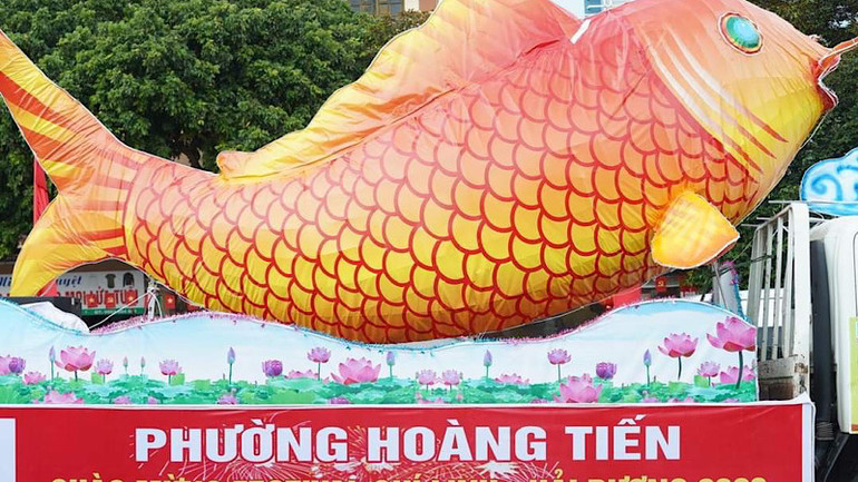 Mô hình cá chép trông trăng.