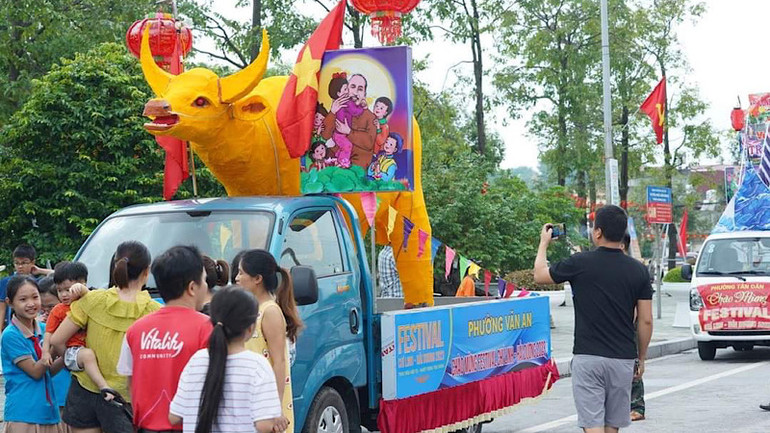 Mô hình trâu vàng của phường Văn An.