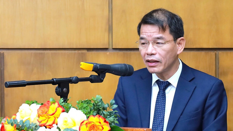 Tiến sĩ Vũ Thanh Mai, Phó Trưởng Ban Tuyên giáo Trung ương, Phó Chủ tịch Thường trực Hội đồng Khoa học các cơ quan Đảng Trung ương phát biểu tại hội thảo.