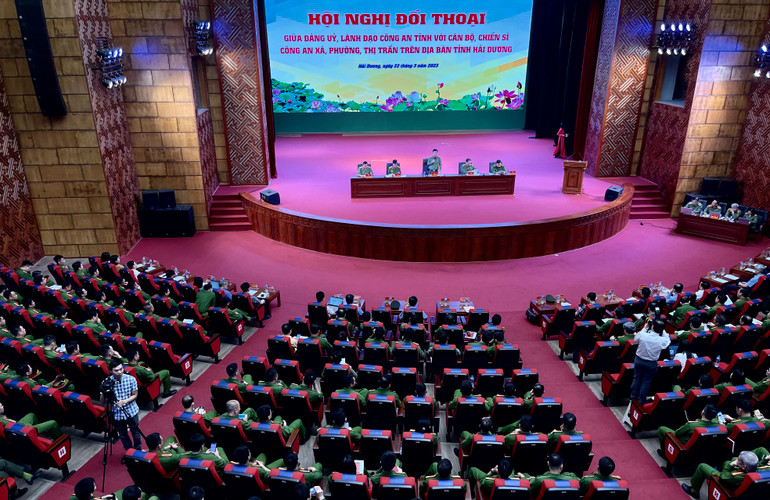 Hội nghị đối thoại tháo gỡ khó khăn cho công an cấp xã ở Hải Dương.