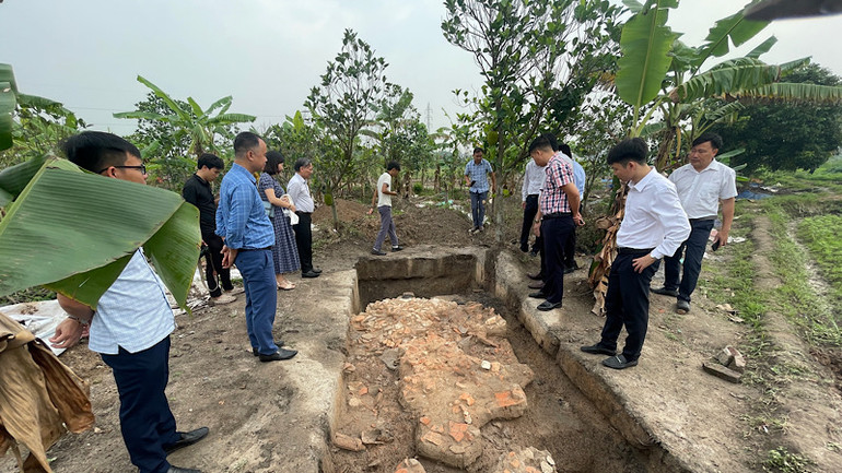 Vị trí thăm dò khảo cổ phát hiện hai tầng văn hóa thời kỳ Đông Hán và Đông Sơn. Vị trí thăm dò khảo cổ phát hiện hai tầng văn hóa thời kỳ Đông Hán và Đông Sơn.