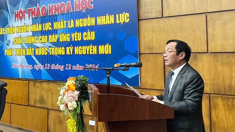 Đồng chí Lê Văn Hiệu, Phó Bí thư Thường trực Tỉnh ủy, Chủ tịch Hội đồng nhân dân tỉnh Hải Dương phát biểu chào mừng hội thảo.