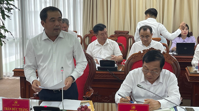 Bí thư Tỉnh ủy Hải Dương Trần Đức Thắng báo cáo việc thực hiện Nghị quyết Hội nghị Trung ương 11 khóa XIII gắn với việc xây dựng, hoàn thiện văn kiện, công tác nhân sự tại Tỉnh ủy Hải Dương.