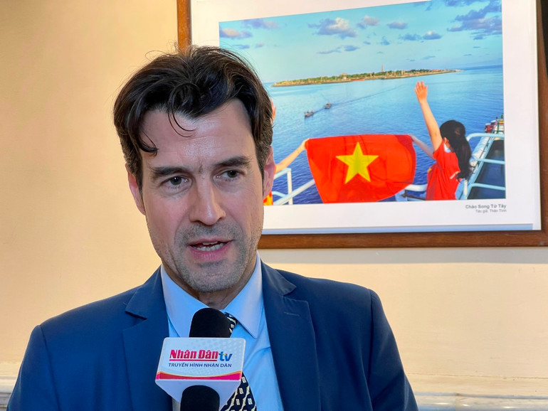 Giáo sư Pierre Journoud, giảng viên chuyên ngành Lịch sử đương đại, Đại học Paul-Valéry Montpellier 3 (Pháp).