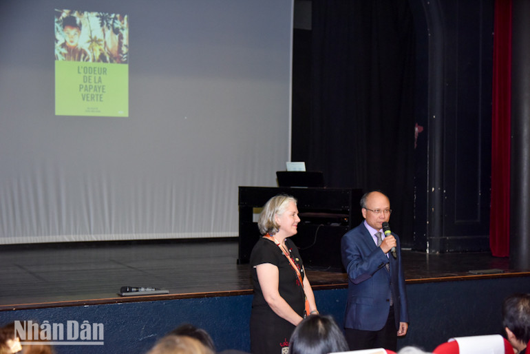 Đại sứ Đinh Toàn Thắng đánh giá cao những tình cảm nồng nhiệt của bạn bè Pháp dành cho nhân dân Việt Nam. (Ảnh: KHẢI HOÀN) Đại sứ Đinh Toàn Thắng đánh giá cao những tình cảm nồng nhiệt của bạn bè Pháp dành cho nhân dân Việt Nam. (Ảnh: KHẢI HOÀN)