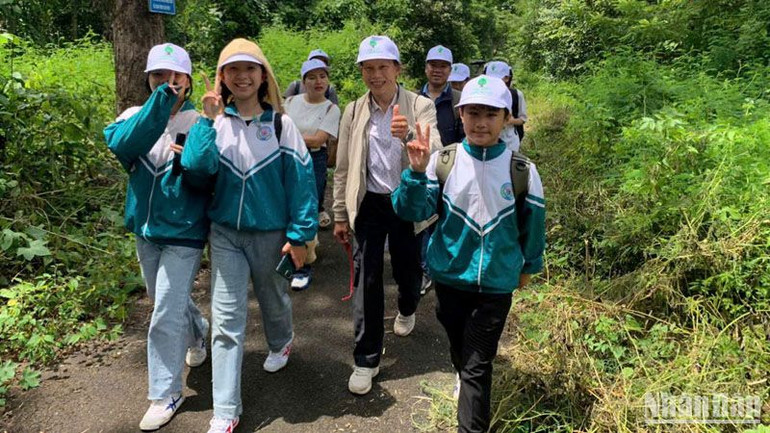 Những chuyến trải nghiệm thực tế trong môi trường tự nhiên đã tạo nên tâm lý thích thú, hào hứng, dễ tiếp thu kiến thức hơn cho học sinh.