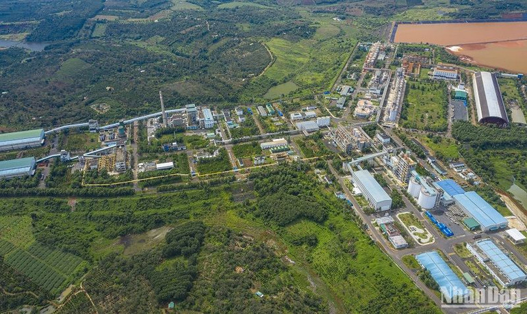 Tập trung đầu tư hoàn thiện chuỗi giá trị sản xuất bô xít-alumin-nhôm, sau nhôm; trở thành trung tâm công nghiệp nhôm của quốc gia. Tập trung đầu tư hoàn thiện chuỗi giá trị sản xuất bô xít-alumin-nhôm, sau nhôm; trở thành trung tâm công nghiệp nhôm của quốc gia.