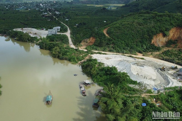 Sở đã tổ chức thực hiện, tham mưu tỉnh Đắk Nông triển khai nhiều nhiệm vụ, chương trình, đề án để tăng cường công tác quản lý, bảo vệ, khai thác và sử dụng tài nguyên, khoáng sản ngày càng đi vào nề nếp.