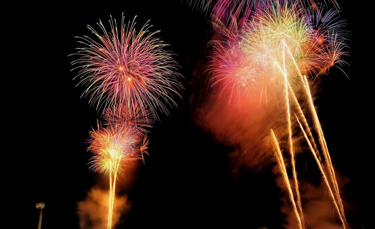 Kết thúc buổi lễ là màn bắn pháo hoa tầm cao nghệ thuật kéo dài 15 phút. Kết thúc buổi lễ là màn bắn pháo hoa tầm cao nghệ thuật kéo dài 15 phút.