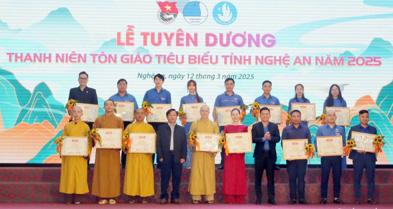 Tuyên dương các cá nhân đạt danh hiệu Thanh niên tôn giáo tiêu biểu năm 2025.