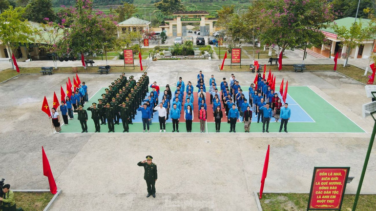 Lễ chào cờ “Tôi yêu Tổ quốc tôi” là một trong chuỗi các hoạt động hưởng ứng chương trình “Tháng Ba biên giới” năm 2025.