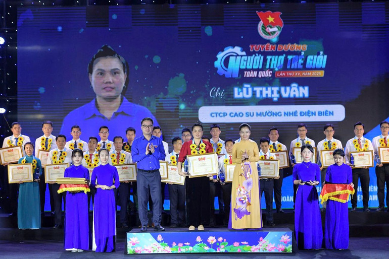 Được tổ chức từ năm 2009, qua 14 lần trao tặng giải thưởng, Ban Bí thư Trung ương Đoàn đã vinh danh 878 gương “Người thợ trẻ giỏi”. Được tổ chức từ năm 2009, qua 14 lần trao tặng giải thưởng, Ban Bí thư Trung ương Đoàn đã vinh danh 878 gương “Người thợ trẻ giỏi”.