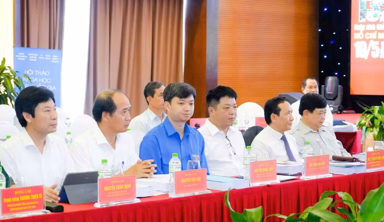 Các đại biểu tham dự hội thảo.