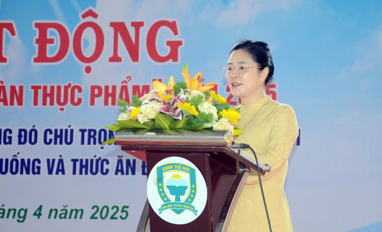 Giám đốc Sở Y tế Nghệ An, Lê Thị Hoài Chung phát động Tháng hành động vì an toàn thực phẩm năm 2025. (Ảnh: THÀNH CHUNG).