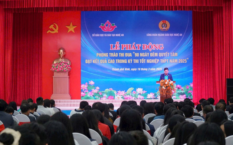 Toàn cảnh buổi lễ phát động phong trào.