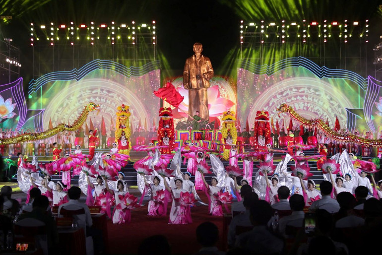 Lễ hội Làng Sen là một sự kiện chính trị, văn hóa có ý nghĩa quan trọng trong đời sống nhân dân với sự hưởng ứng đầy tình cảm, trách nhiệm của các tỉnh, thành phố trong cả nước và sự tham gia của bạn bè quốc tế.