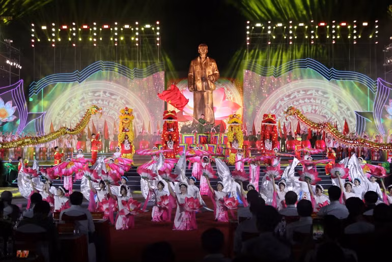 Lễ hội Làng Sen là một sự kiện chính trị, văn hóa có ý nghĩa quan trọng trong đời sống nhân dân với sự hưởng ứng đầy tình cảm, trách nhiệm của các tỉnh, thành phố trong cả nước và sự tham gia của bạn bè quốc tế.