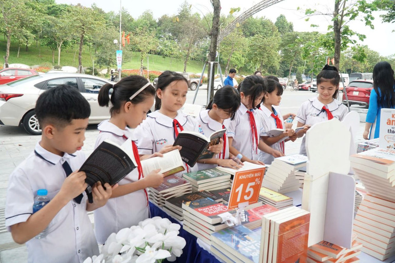 Ngày sách và Văn hóa đọc là dịp để lan tỏa tinh thần yêu sách, khơi dậy niềm đam mê đọc sách trong cộng đồng, đặc biệt là thế hệ trẻ.